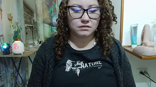 curly_greeneyed's Live XXX Chat