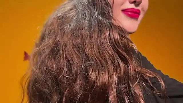 Elinatiranda Adlı Modelin Canlı XXX Sohbeti