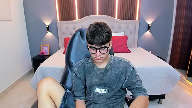 Tommy18__ Live XXX-chat