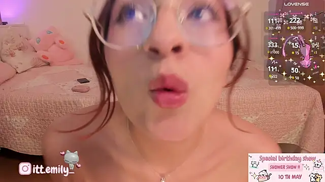 emily_uwu0: онлайн-секс-чат