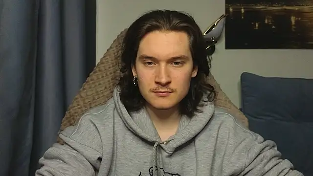 MoreRealAlex: онлайн-секс-чат