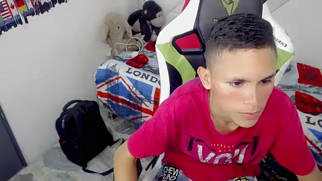sombra_18 Webcam Show