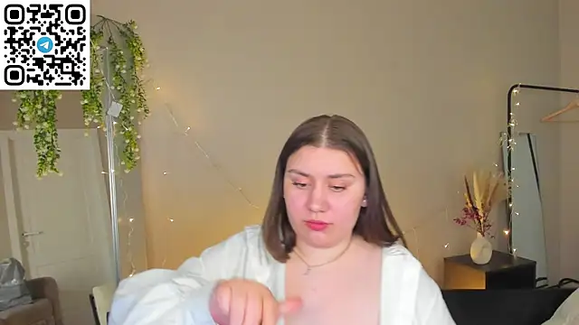 Maya_Raay live XXX chat