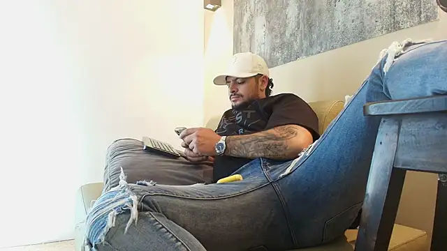 TROY_KIRK's Live XXX Chat