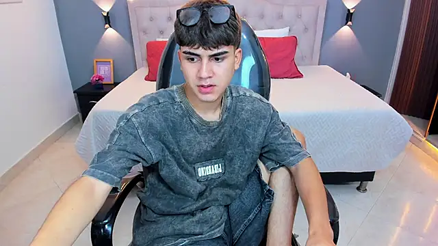 Tommy18__ live XXX chat