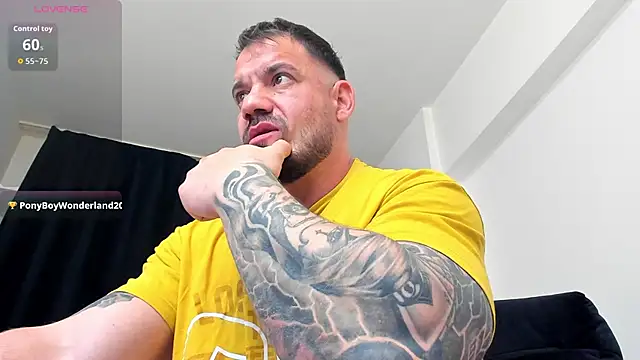 musclemonster31 élő XXX-chatje