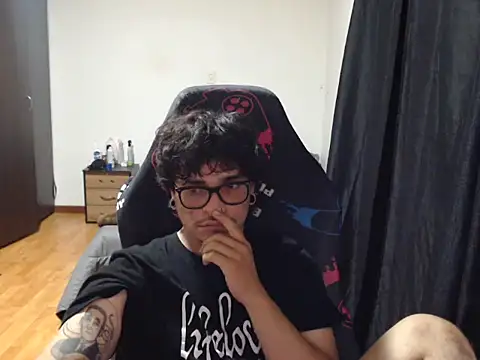 lilgothboy: διαδικτυακό σόου στην κάμερα