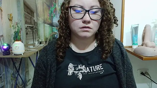 curly_greeneyed's Live XXX Chat
