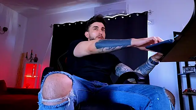 Show modela MightyAaron66 na web-kameri