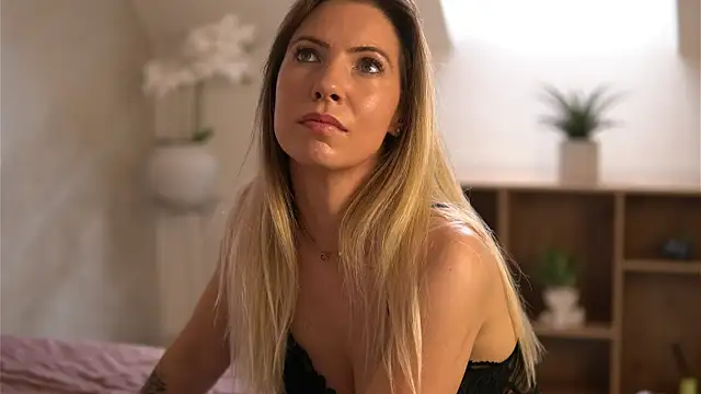 CassieMiles: απευθείας συνομιλία ΧΧΧ