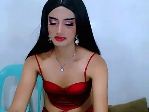 Queeny_Cassandra: διαδικτυακό σόου στην κάμερα