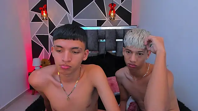 Juan_Nd_Steven Live XXX-Chat