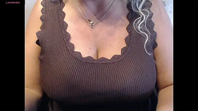 JenniLowen লাইভ XXX চ্যাট