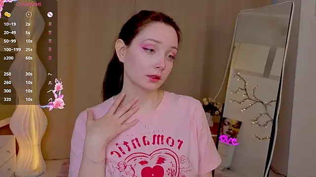 KaraNeagle's Live XXX Chat