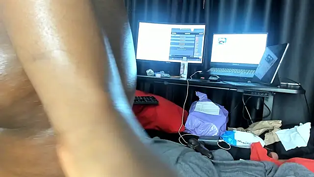 Chat +18 de naughty_bigass ao vivo