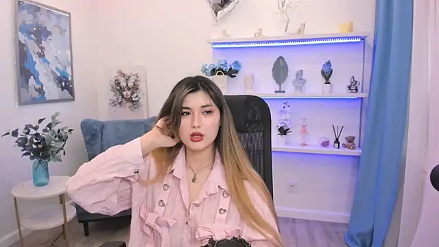 AnneTLi Adlı Modelin Canlı XXX Sohbeti