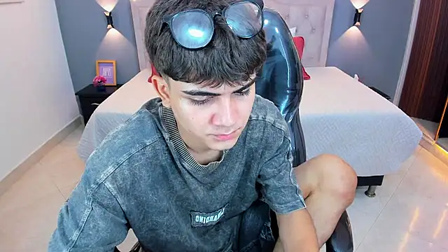Tommy18__ élő XXX-chatje