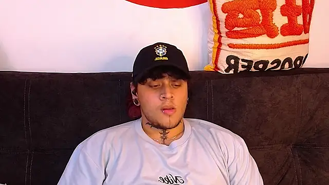 Chat +18 de arcano__rh ao vivo