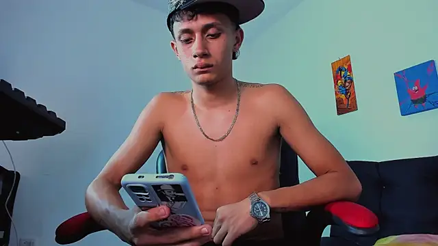 Chat +18 de ryanlatiin ao vivo