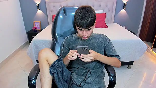 Tommy18__n Live XXX chat