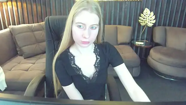 Alina_Blonde 在線直播表演