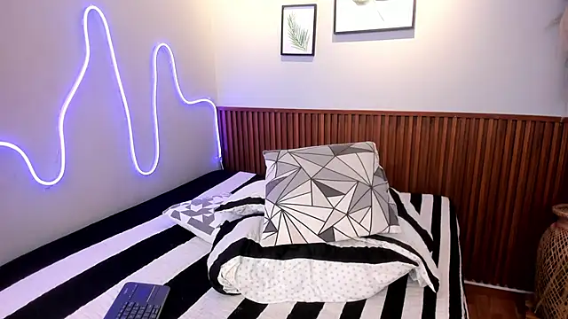 MIAROGGERSS' Live XXX Chat