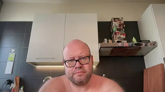 theitalianbear's Live XXX Chat
