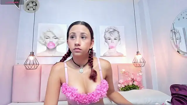 Miabloom19_'s Live XXX Chat