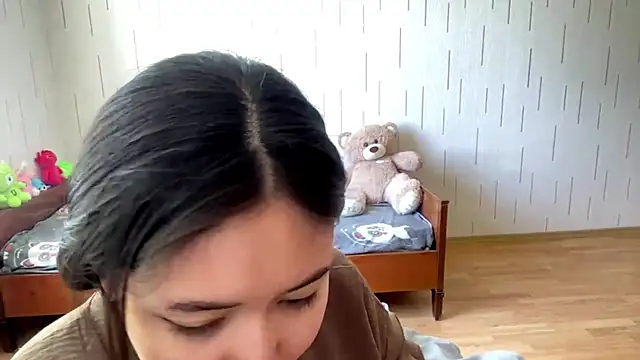 YourMiIa Show in webcam