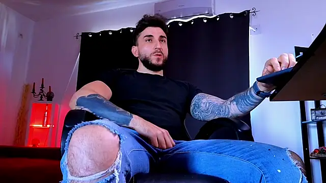 Show modela MightyAaron66 na web-kameri