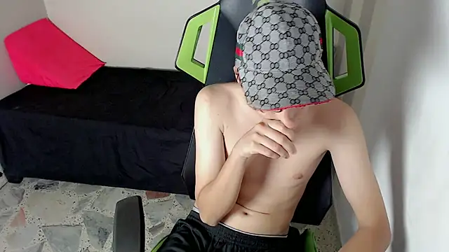 Pablito_junior Adlı Modelin Canlı XXX Sohbeti