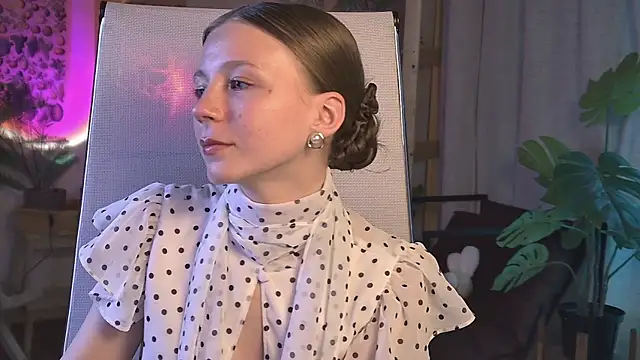 ElliFrankenweenie Adlı Modelin Canlı XXX Sohbeti