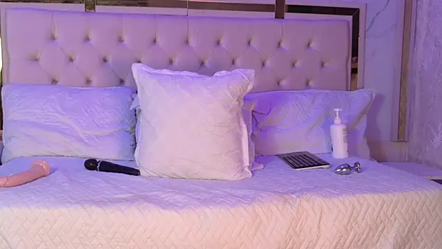 Emaa2_sm's Live XXX Chat