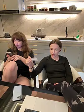 Nura_n_Sarah Webcamshow