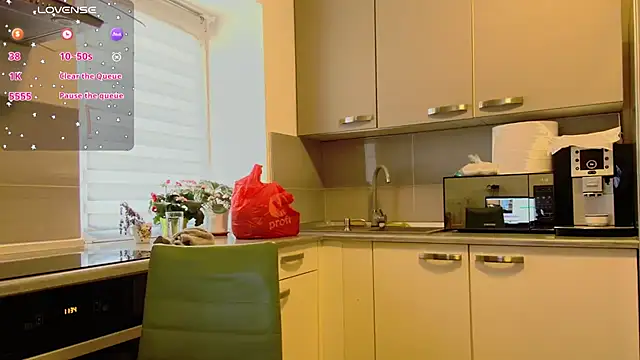 alisoncassie Adlı Modelin Canlı XXX Sohbeti