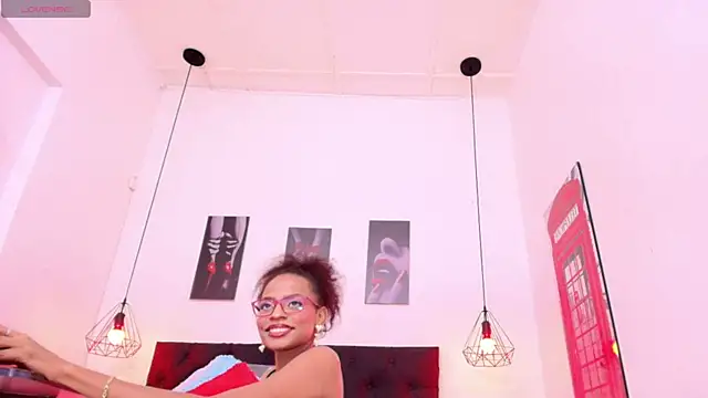 Онлайн чат XXX hilary_banks1