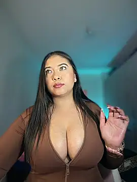 Chatroom XXX en direct de cami_ortiz__