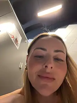EmaSalis Live XXX-Chat