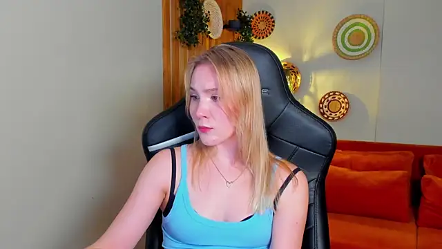 Chat +18 de ElaraVoltage ao vivo
