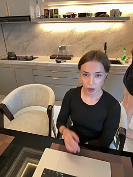 Nura_n_Sarah webkamerás műsora