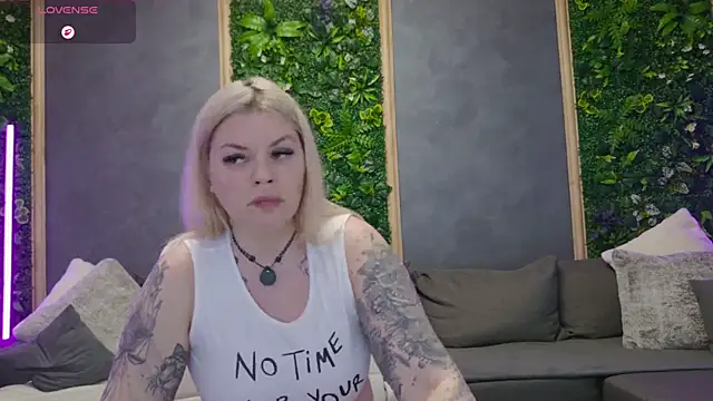 Chat +18 de Issa_Jo ao vivo