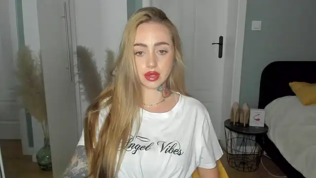 sexyCoralie 即時 XXX 聊天