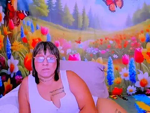 indianroxy Adlı Modelin Canlı XXX Sohbeti