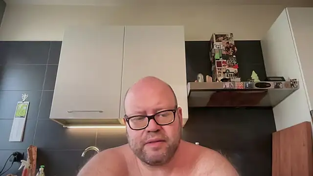 theitalianbear Webcam Show