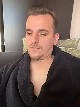 Huge_cock22cm 网络视讯表演