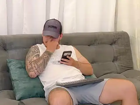 Show modela JaxRagnar na web-kameri