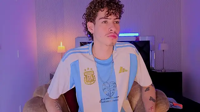 Show modela nova_salvatore na web-kameri