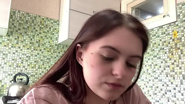 KikiAmino Adlı Modelin Canlı XXX Sohbeti