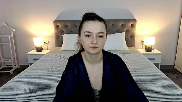 CyrenaLuxe live XXX chat