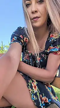 Risky_girl23_ live XXX chat